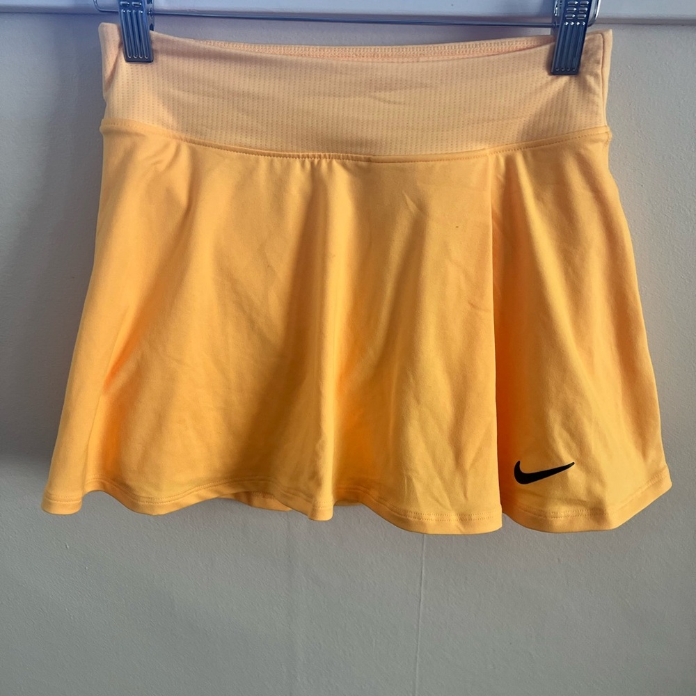 Nike Yellow Athletic Skirt With built in shorts NEVER WORE size XS